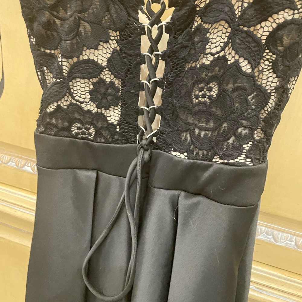 Black lace dress. Excellent condition. - Picture 4 of 4